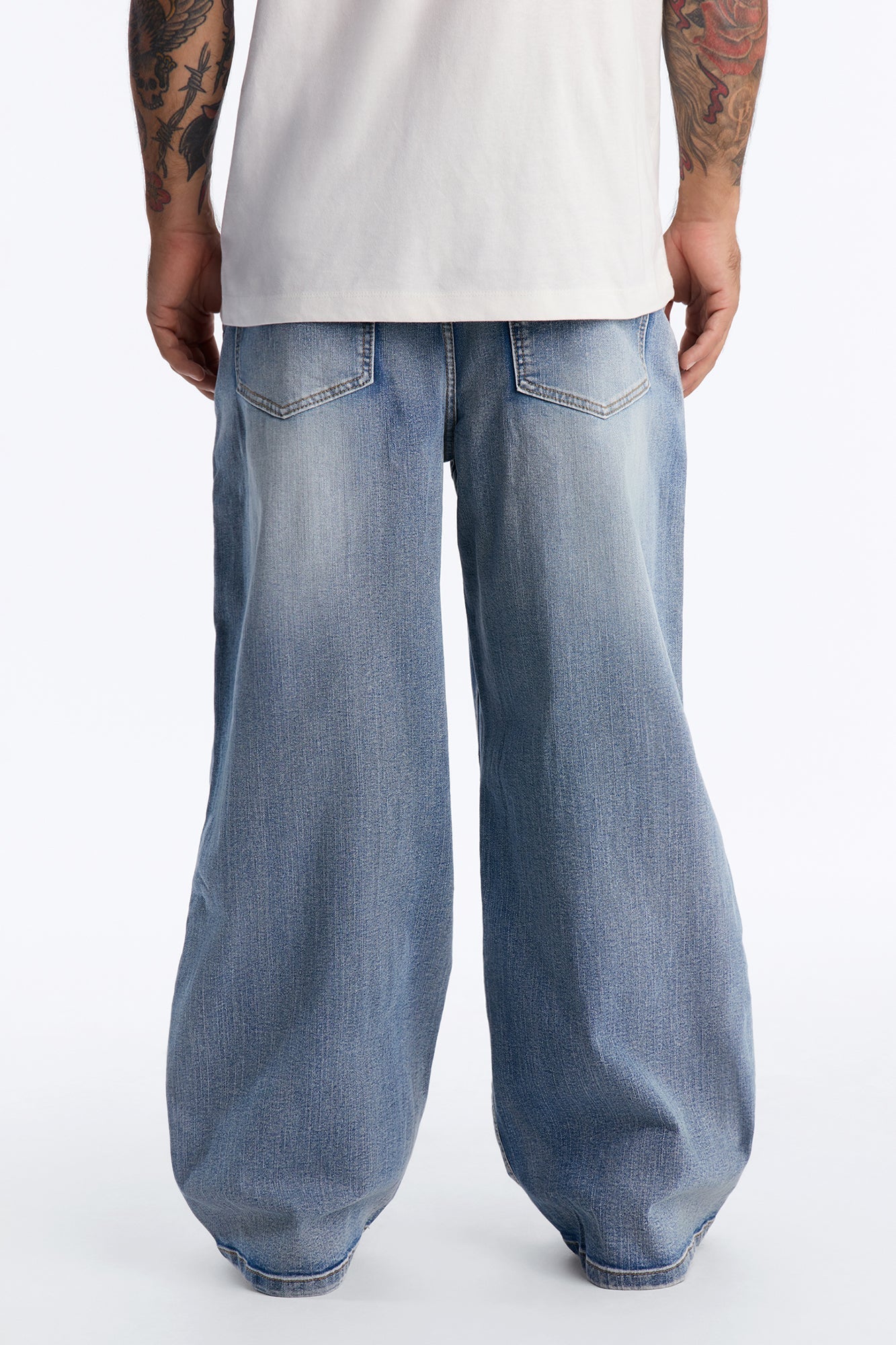 Baggy Classic Destroyed Jean - Light Blue Wash - image 4