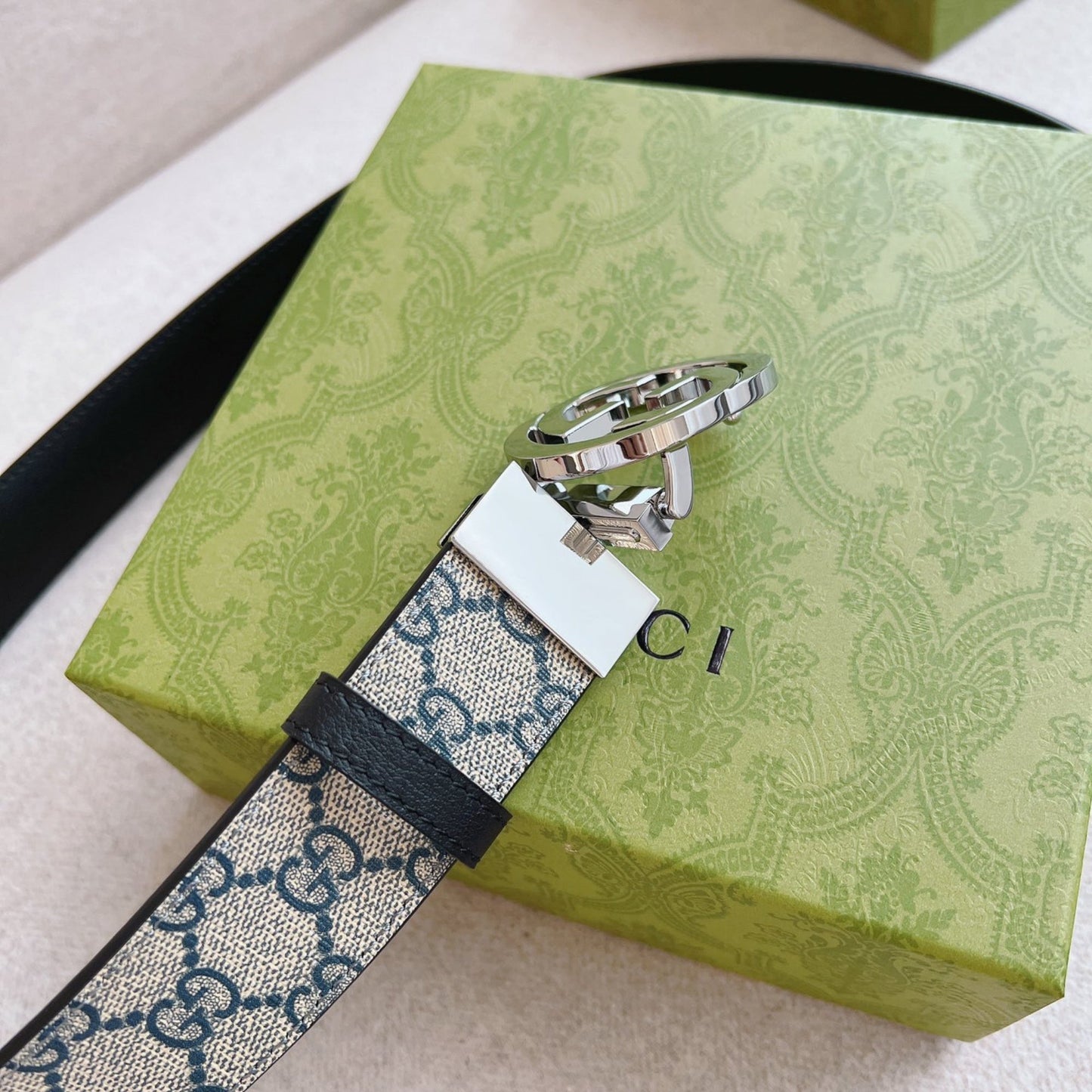 Gucci Men's Leather Belt — Iconic Style, Timeless Wear