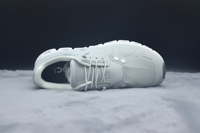 ON Cloud 6 – Lightweight Running Sneakers
