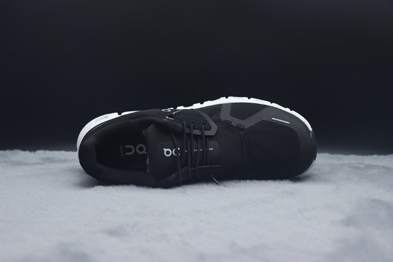ON Cloud 6 – Lightweight Running Sneakers