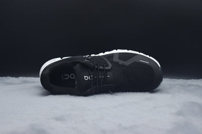 ON Cloud 6 – Lightweight Running Sneakers