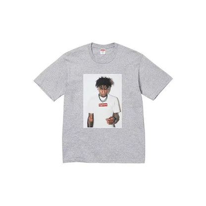 款号801#p40💰 Supreme FW23 秋冬系列WEEK1 NBA YOUNGBOY TEE 人物印花圆领套头短袖T恤男女同款 宽松版型 采用260克精梳棉双纱 从面料到辅料全部三标齐全 - view 4