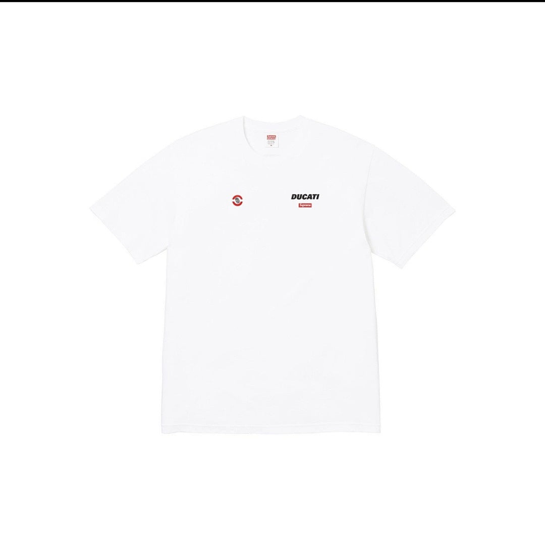 款号M109#p40💰 Supreme x DUCATI 联名款 SS24 WEEK16 LOGO TEE 背面徽标logo印花短袖 常规T恤 男女同款 宽松版型 采用260克精梳棉双纱 从面 - view 7
