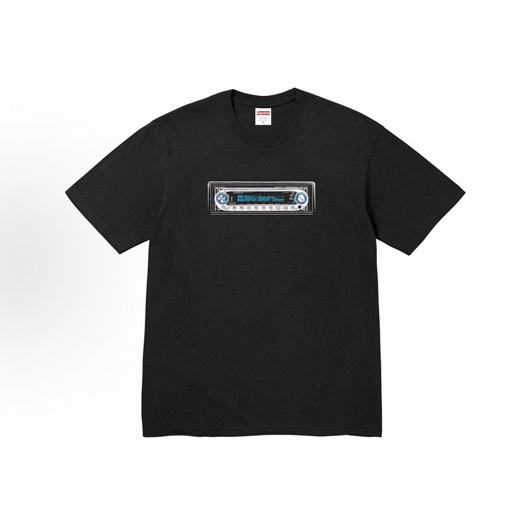 款号M126#p40💰 Supreme SS25 WEEK1 Receiver Tee 胸前徽标图案圆领短袖T恤 男女同款 宽松版型 采用260克精梳棉双纱 从面料到辅料全部三标齐全跟足ZP 进口松 - view 1