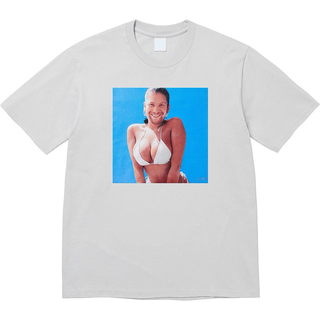 款号M148P40💰 Supreme 25SS Aphex Twin Tee 歌手人物比基尼专辑 短袖 宽松版型 采用260克精梳棉双纱 从面料到辅料全部三标齐全跟足ZP 进口松井公司浆料印花绝不 - view 4