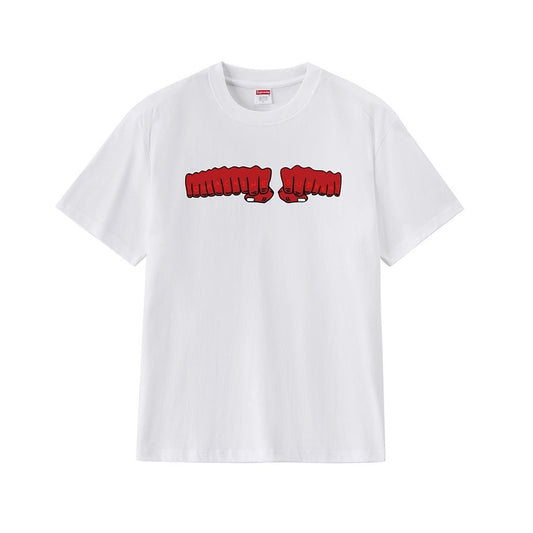 款号M168P40💰 Supreme x toy machine 联名款 SS24 Week4 FIST TEE 胸前拳头印花图案短袖美式潮流T恤 男女同款 宽松版型 采用260克精梳棉双纱 从面 - view 4