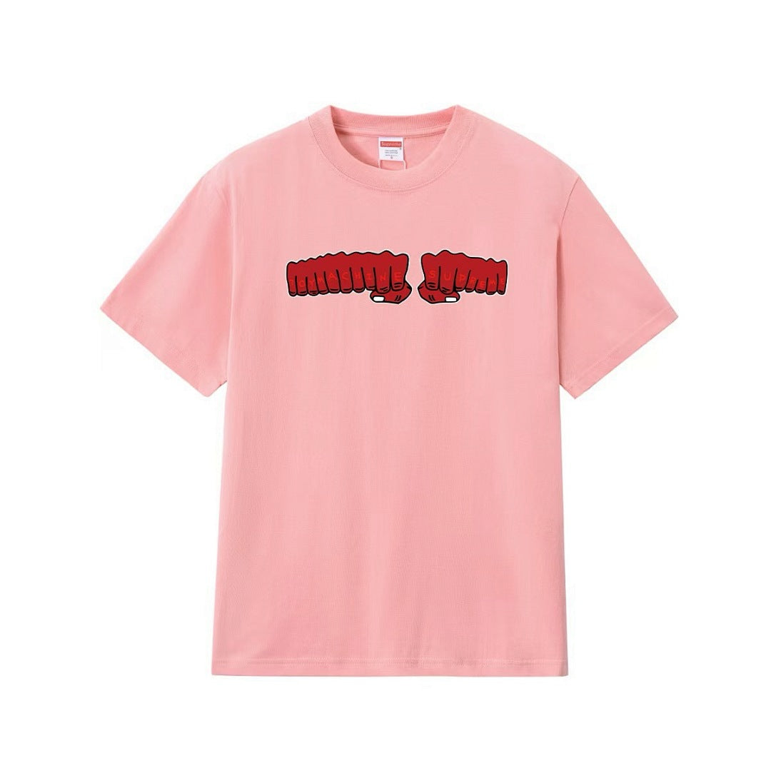 款号M168P40💰 Supreme x toy machine 联名款 SS24 Week4 FIST TEE 胸前拳头印花图案短袖美式潮流T恤 男女同款 宽松版型 采用260克精梳棉双纱 从面 - view 5