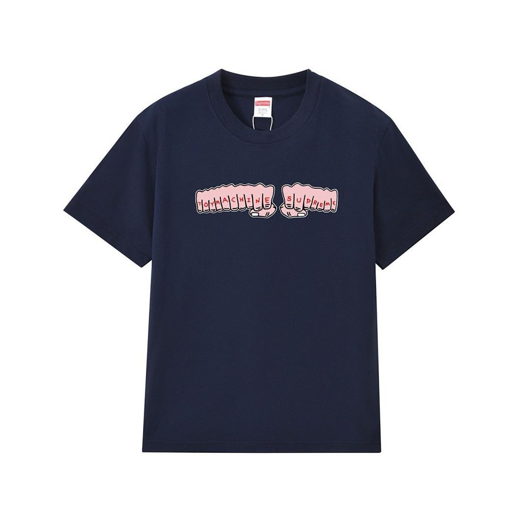 款号M168P40💰 Supreme x toy machine 联名款 SS24 Week4 FIST TEE 胸前拳头印花图案短袖美式潮流T恤 男女同款 宽松版型 采用260克精梳棉双纱 从面 - view 6