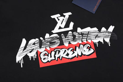 款号M179p40💰 1v 2023新款 LV联名supreme 圆领短袖T恤 后背车有背标 定制定染 手感非常舒服 超级百搭好看的一款短袖 三标齐全 非市场普通版本 随意对比 品质绝对保证 码 - view 5