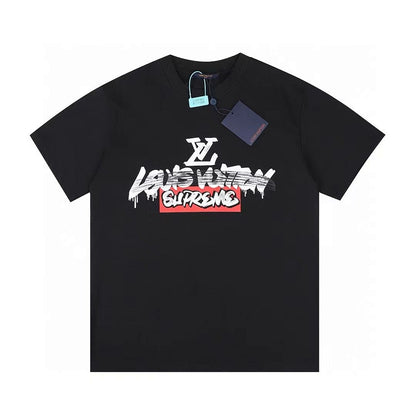 款号M179p40💰 1v 2023新款 LV联名supreme 圆领短袖T恤 后背车有背标 定制定染 手感非常舒服 超级百搭好看的一款短袖 三标齐全 非市场普通版本 随意对比 品质绝对保证 码 - view 9