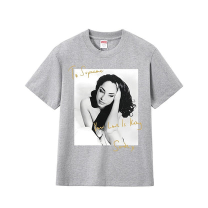 款号M211P40💰 Supreme 17SS Sade Tee 萨德 歌手人物照 签名 圆领潮流短袖T恤 宽松版型 采用260克精梳棉双纱 从面料到辅料全部三标齐全跟足ZP 进口松井公司浆料印花 - view 9