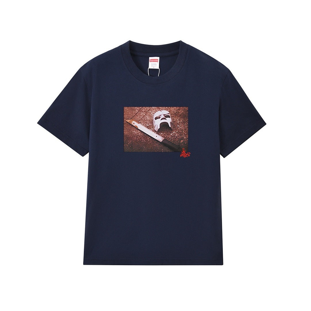款号M215P40💰 SupxMFDOOM FW23款面具背面手写字母印花纯棉圆领短袖男女同款 宽松版型 采用260克精梳棉双纱 从面料到辅料全部三标齐全跟足ZP 进口松井公司浆料印花绝不开裂 - view 1